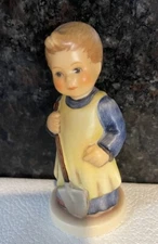 Hummel Goebel Figurine "GARDEN TREASURES" Girl & Shovel #727 Membership 1998/99