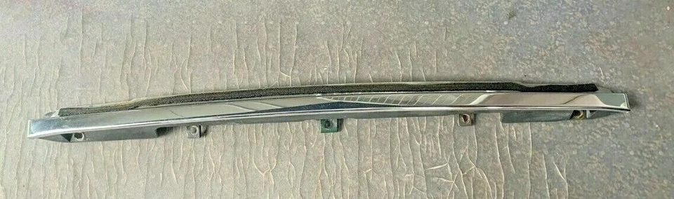 03 04 Isuzu Axiom 2002 maletero licencia moldura cromo fabricante de equipos originales # 897234 3820-01 Foto 2 de 4