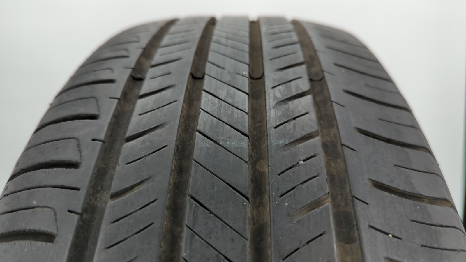 Used Tire 235/60R18 HANKOOK KINERGY GT 103H All Season Tread Depth 8/