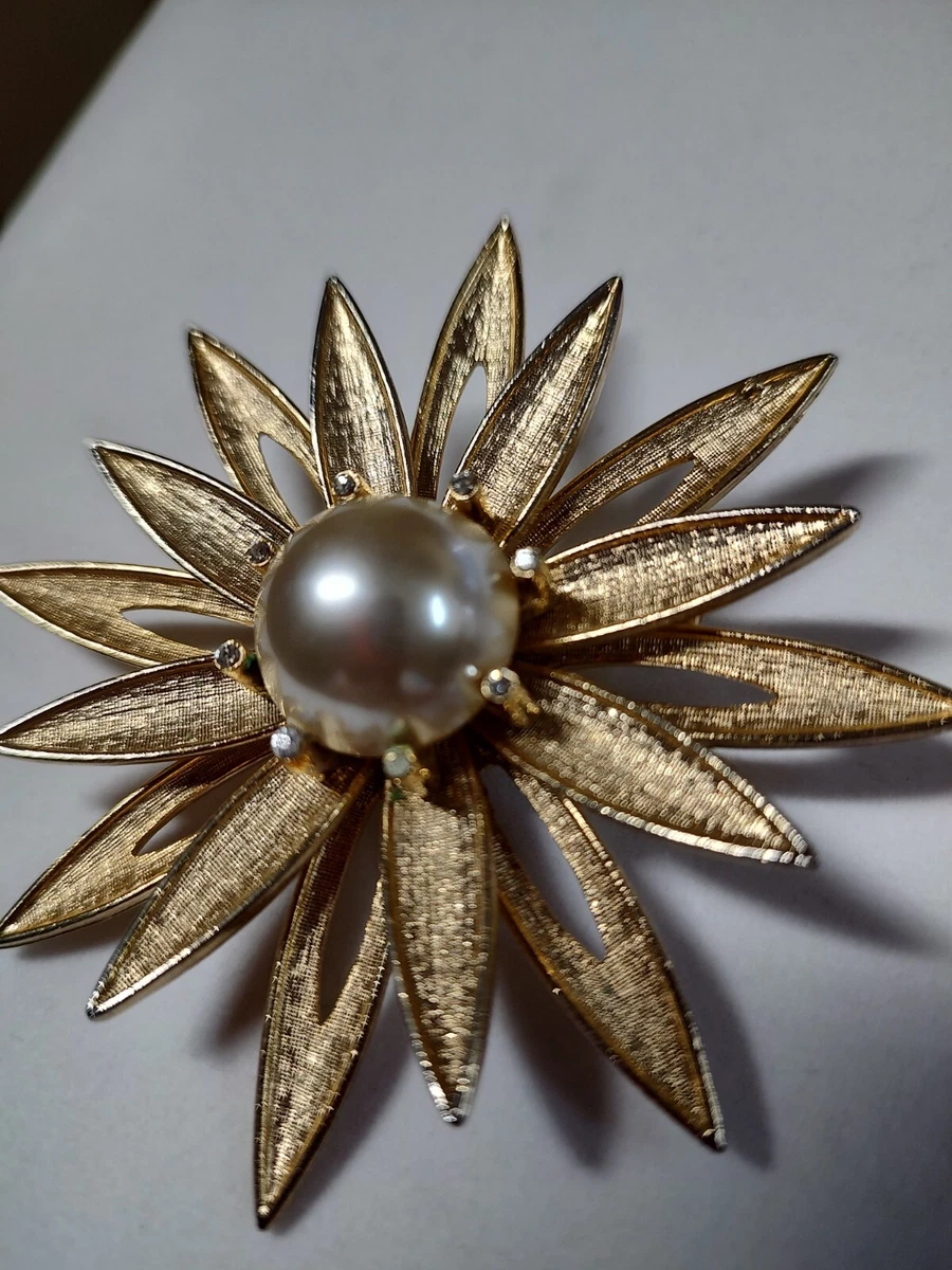 Large best sale pearl brooch
