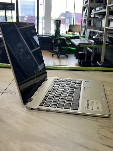 Samsung - Plus 2-in-1 12.2" Touch-Screen Chromebook - Intel Celeron - 4GB Memory - Afbeelding 4 van 8