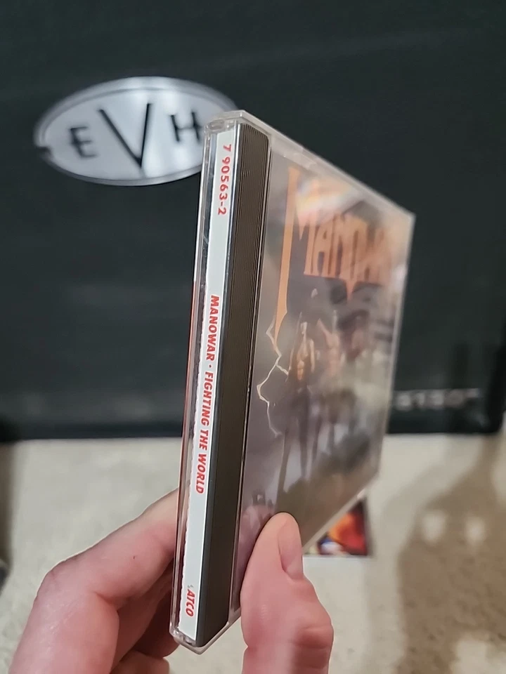 Лот товаров Manowar 2 компакт-диска Kings Of Metal Fighting The World оригинальные настоящие 1-е издание очень хорошее состояние+ Atlantic - Изображение 2 из 4