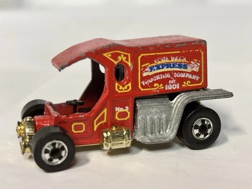 Vintage Hot Wheels T-Totaller (1976) – Red w/ Gold Chrome Base – Flying Colors