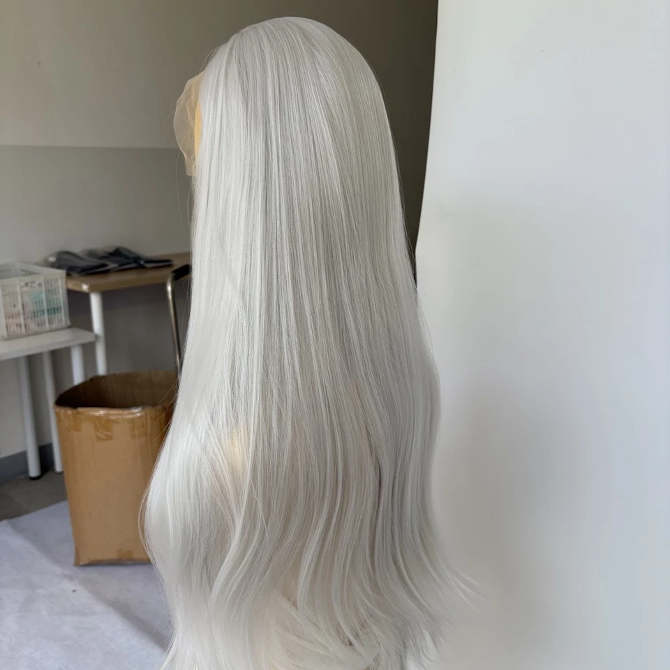 Peluca frontal de encaje HD larga recta resistente al calor gris plateado Foto 3 de 4