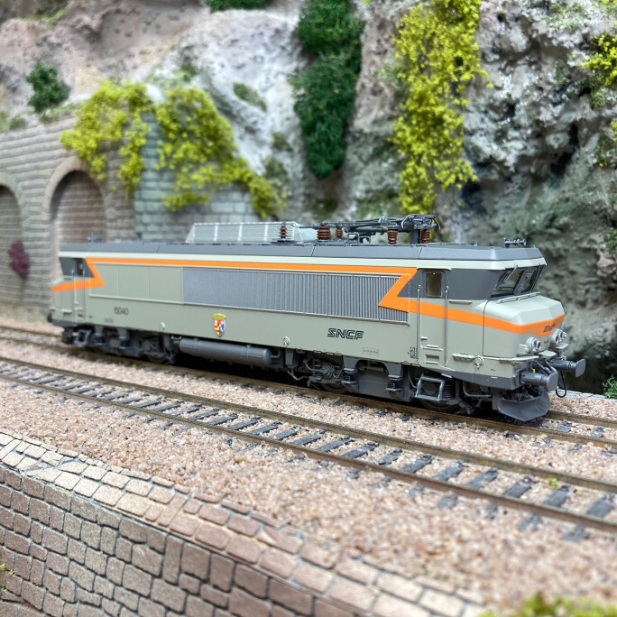 Locomotive BB 15040 SNCF pour animer votre réseau HO 3 rails alternatif digital son