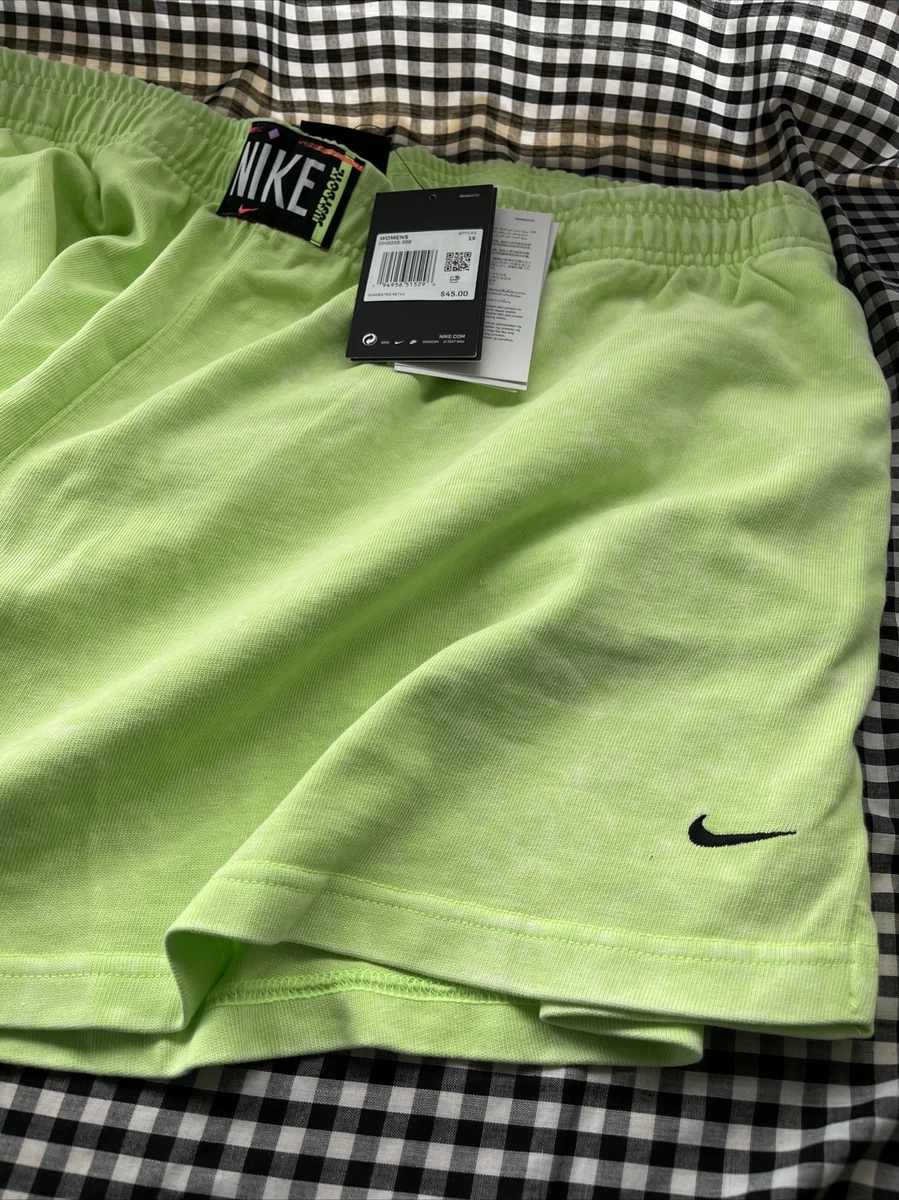 Nike Women s Sportswear Washed Shorts Green Glow Standard Fit 1X