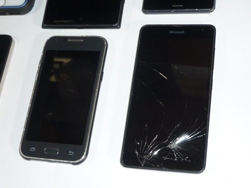 Lotto lavoro 6 cellulari non testati Samsung Sony ecc. - Foto 4 di 10