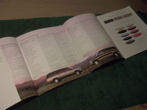 MINT ORIGINAL CHEVROLET 1996 CHEVY SUBURBAN 21 PAGE SALES BROCHURE (BOX 611) - Picture 6 of 7