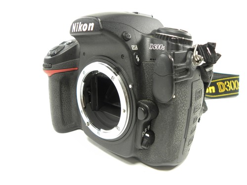 Nikon D300s 12.1mp Digital SLR Body Only Shutter Ct. 10,498 - Picture 2 of 6