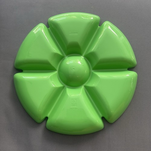 Vegetable Or Fruit and Dip Tray, Hard Plastic Green 6 Sections And Center - Picture 2 of 2