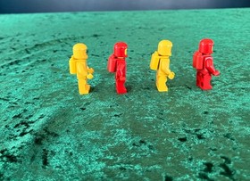 LEGO Space Supply Station 6930 * Complete w/ Mini-Figs & Printed Manual * 1983