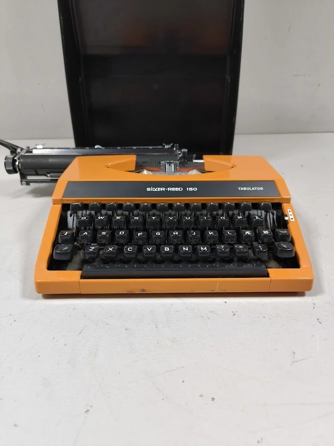 Silver-Reed 150 Typewriter - Untested, Signs of Use - Image 4 of 4