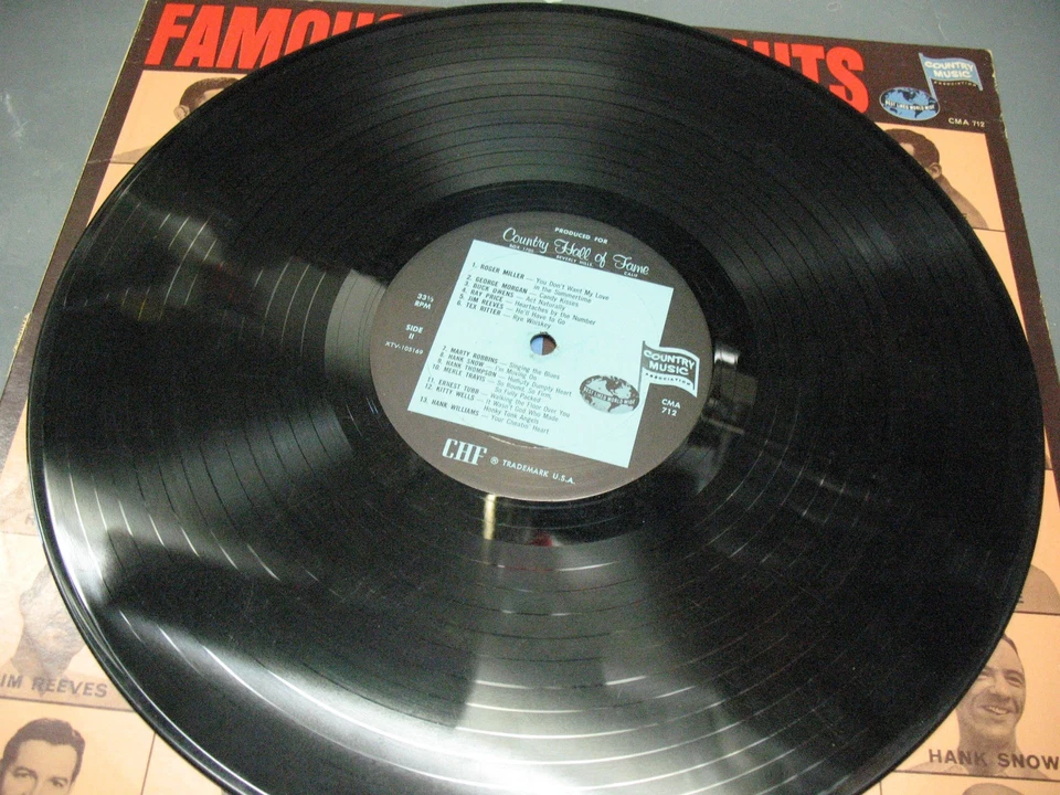 FAMOUS ORIGINAL HITS by 25 GREAT COUNTRY MUSIC  ARTISTS  1965 MONO MCA 712  - Image 4 of 4