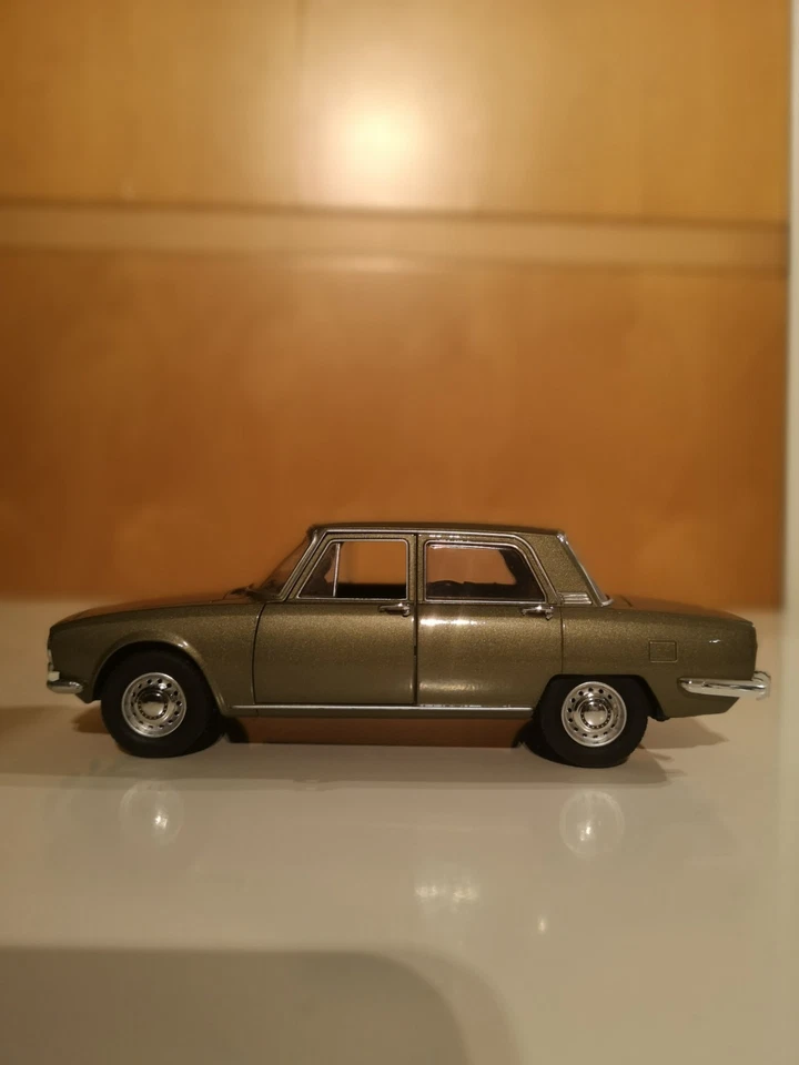 ALFA ROMEO 1750 1978 QUATTRORUOTE SCALA 1/24 - Immagine 4 di 4