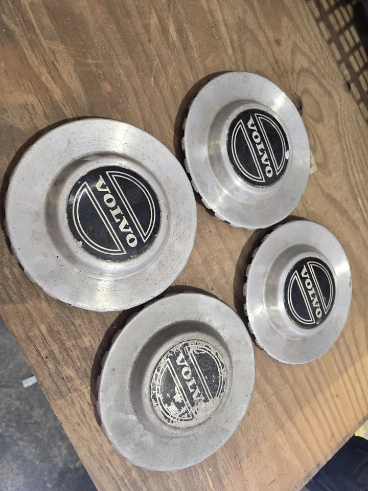 Juego de 4 tapas centrales Volvo 240 242 245 Corona 75-93 75-85  Foto 2 de 4