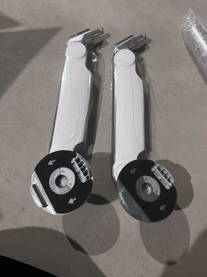 Humanscale Mflex M2.1 White with Polished finish Dual Monitor Arm with Mconnect  - Image 3 of 4