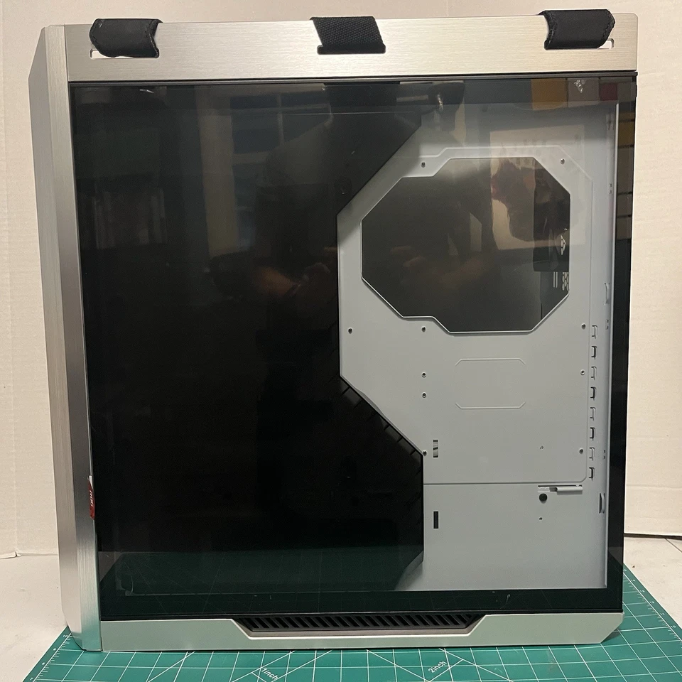 ASUS ROG Strix Helios GX601 White Edition RGB Mid-Tower Computer Case for ATX/ - Image 3 of 4