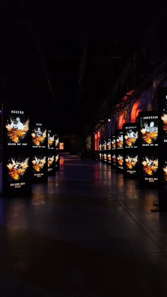 Totem Multimediale DOPPIO SCHERMO 40'' + Retro con Gaming station - Immagine 2 di 4