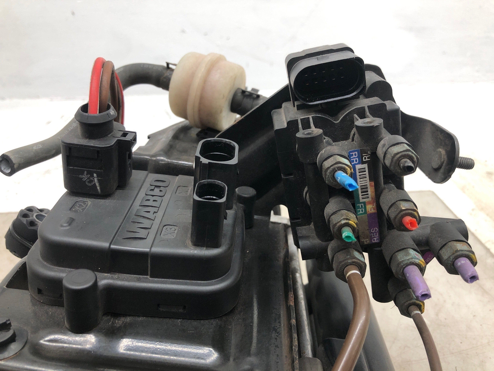 2016-2020 BENTLEY BENTAYGA AIR RIDE SUPSENSION COMPRESSOR SUPPLY UNIT 4M0616005G