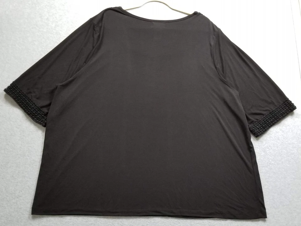 Maggie Barnes 女式上衣 2X Plus 黑色短袖低圆领弹力球衣衬衫 — 第 4/4 张图片