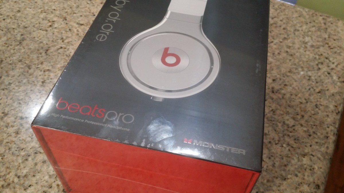 beats pro ヘッドホン　Dr.Dre ホワイト　Monster Beats by Dr. Dre Pro Over the Ear Headphones - White for