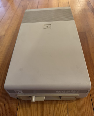 Commodore Floppy Disk Drive 1541 - Second Series - Mit Hebelverschluss