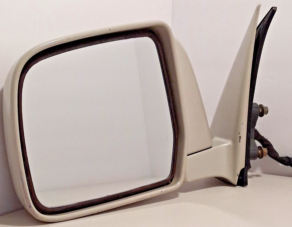 1998-2000 Toyota 4Runner SR5 Driver Left Side Power Mirror  Silver Matallic Foto 2 de 4