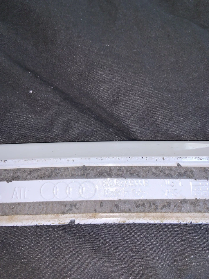Alerón labial maletero Audi A3 S3 RS3 8V5 827 933 B Foto 2 de 4