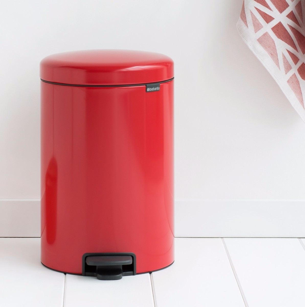 brabantia NewIcon Treteimer Rot Mülleimer 3-30 Liter in Passion 