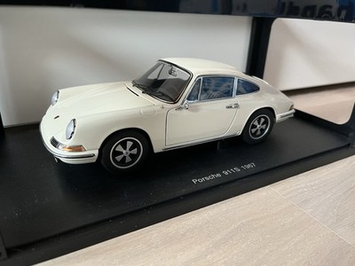 Porsche 911 S 1967 ivory white #77918 Autoart 1:18