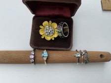 Lot of 7 costume rings-vntg yellow flower-rhi...