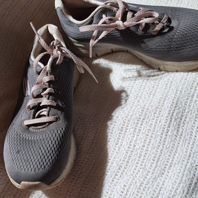 SKECHERS Arch Fit Men's Gray/Pink Low Top Lace-Up Walking Sneakers