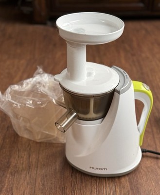 Hurom HU-100 Masticating Slow Juicer Green & White With Cups Hurom HU-100 Masticating Slow Juicer Green & White With Cups