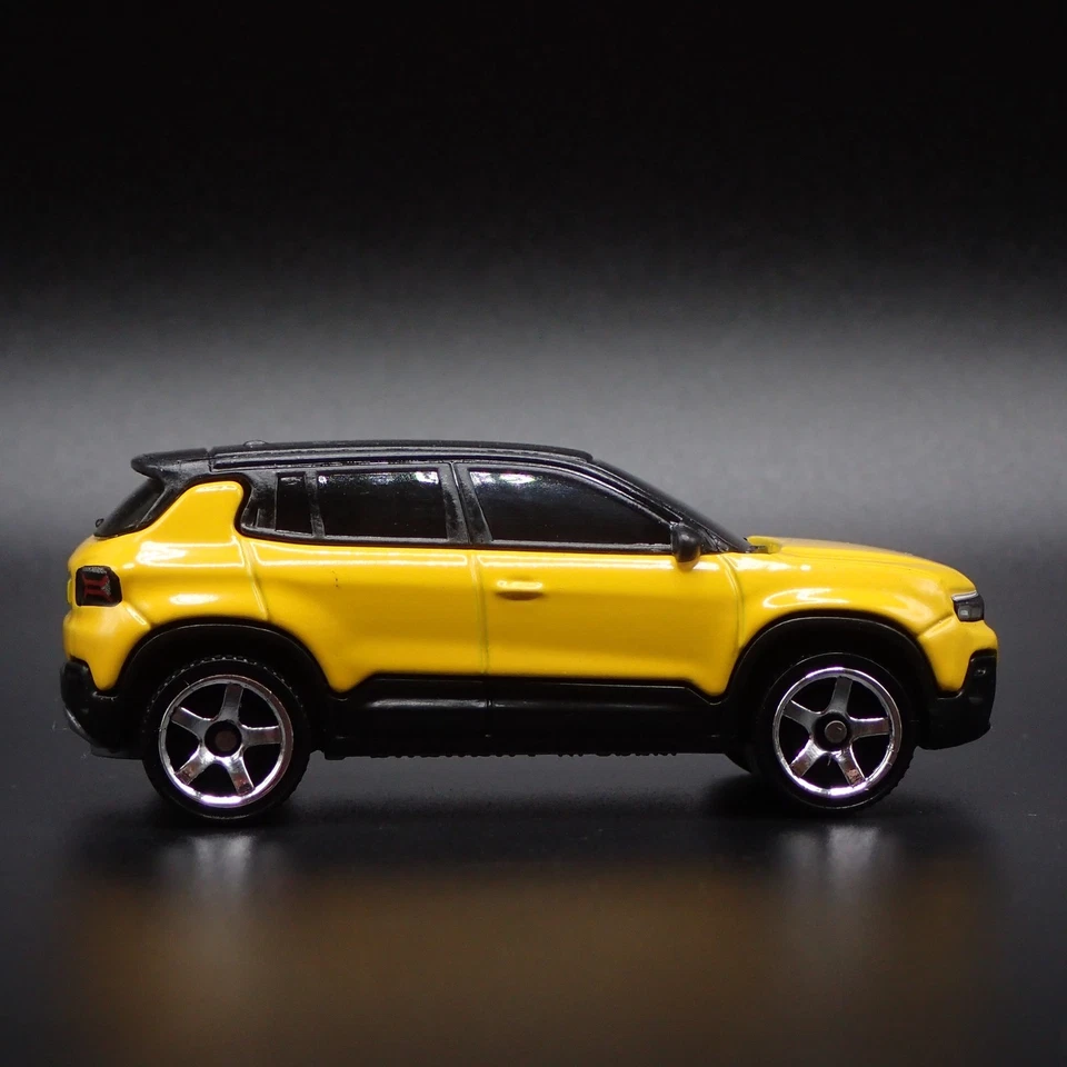 Modello Diorama Diecast In Scala 1/64 Di Jeep Avenger 4 Porte SUV 2023-2025 - Immagine 3 di 4