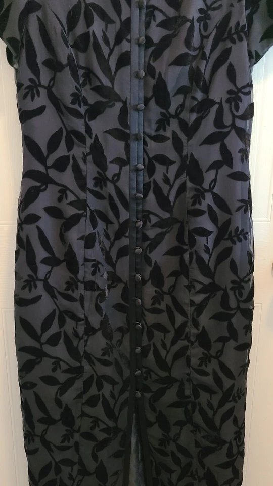 Maxi Vestido De Colección Jones Wear Para Mujer S/S Abotonado Negro Terciopelo Burnout Floral 10 Foto 4 de 4