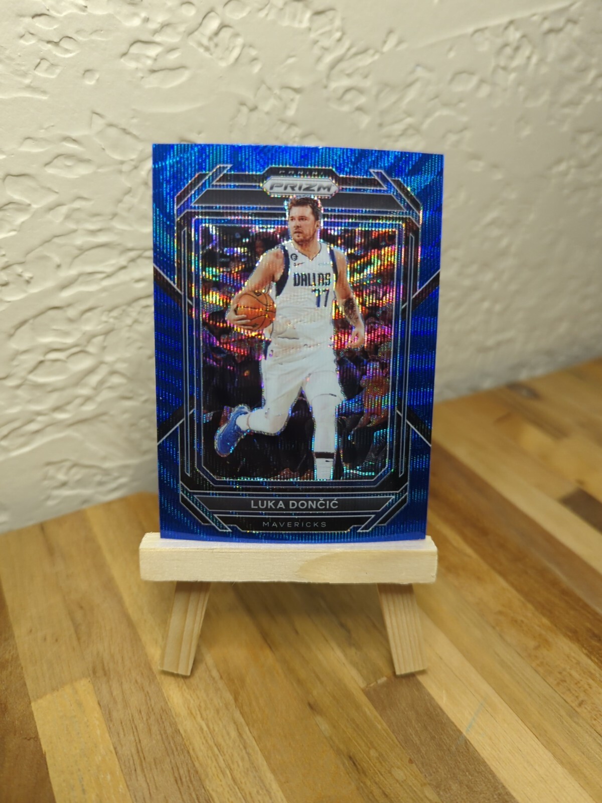 2022-23 Prizm #196 Luka Doncic Blue Wave Prizm Dallas Mavericks