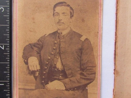 Civil War 113th Illinois Infantry soldier cdv photograph with mystery