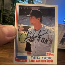 Topps 1982 Carl Yastrzemski Red Sox Autographed Baseball Card #650 Base Set