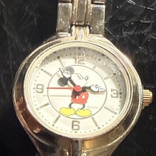 Disney Mickey Mouse Watch Movable Molded Hands MCK 167  New battery added 