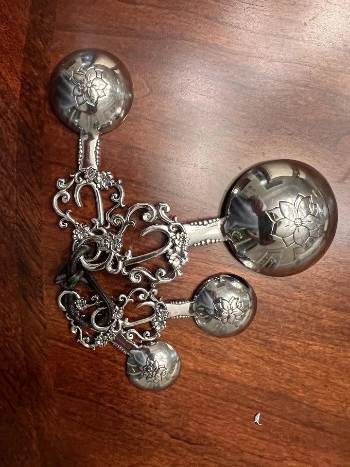 Set 4 Enteros? Cucharas medidoras de metal Heart Love decoración de cocina de granja Foto 4 de 4