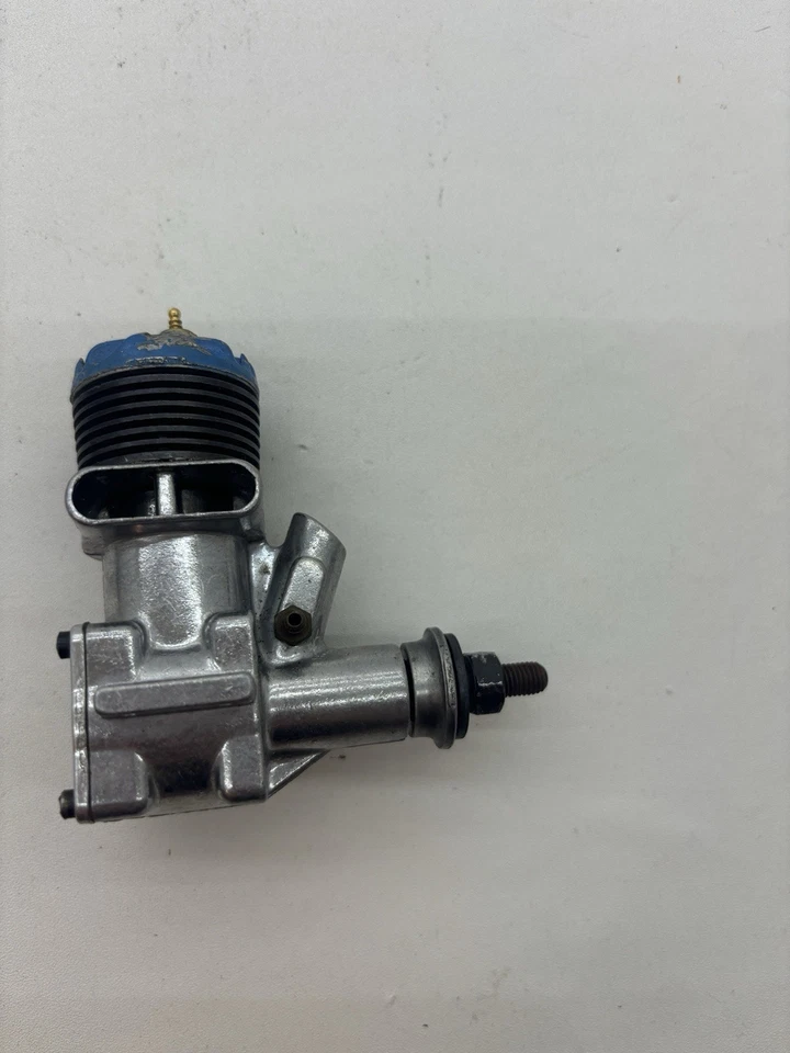 1961 McCoy .35 Stunt Blue Head Model airplane Engine M10 - Image 4 of 4