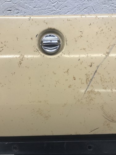 1973-1987 CHEVROLET GMC TRUCK SUBURBAN BLAZER GLOVE BOX DOOR W/ Latch TAN OEM - Picture 3 of 13