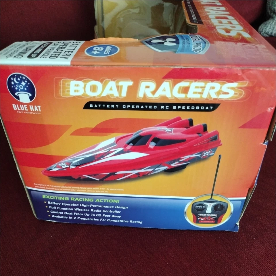 Boat Racers Battery Operated Remote Control Speedboat With 2.4 GHZ Controller - Image 2 of 4