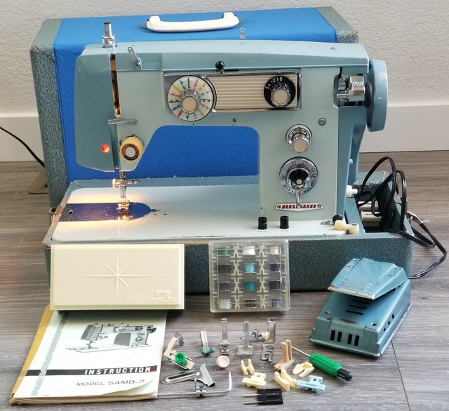 VTG ZigZag Dressmaker SAMB2 Sewing Machine w/Case & Attachments Works