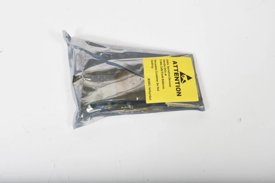 Emulex LPE12000-E 8Gb/s Fibre Channel PCIe HBA with SFF Optics - Image 2 of 3