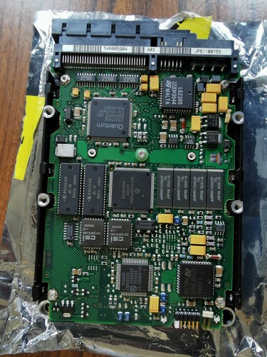 IBM - Quantum 1GB SCSI 68pin 3.5" HDD XP31070W - Picture 4 of 5