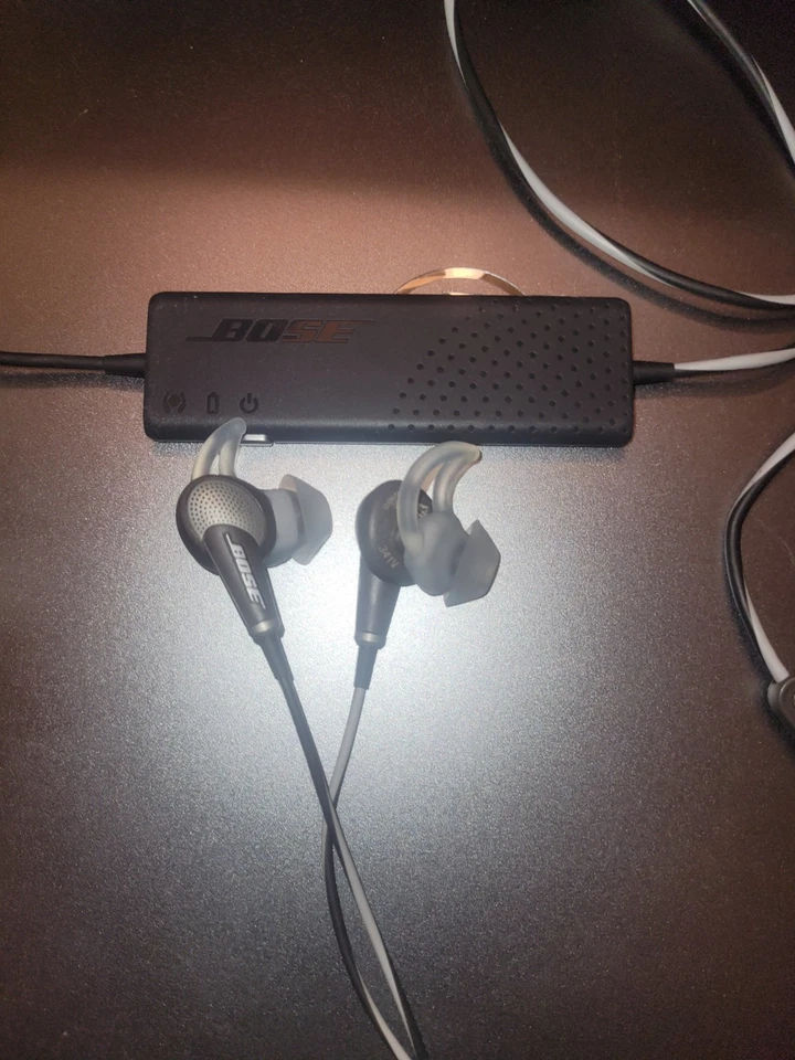 Auriculares intrauditivos Bose QC20i silenciosos cómodos, cancelación de ruido, negros Foto 3 de 3
