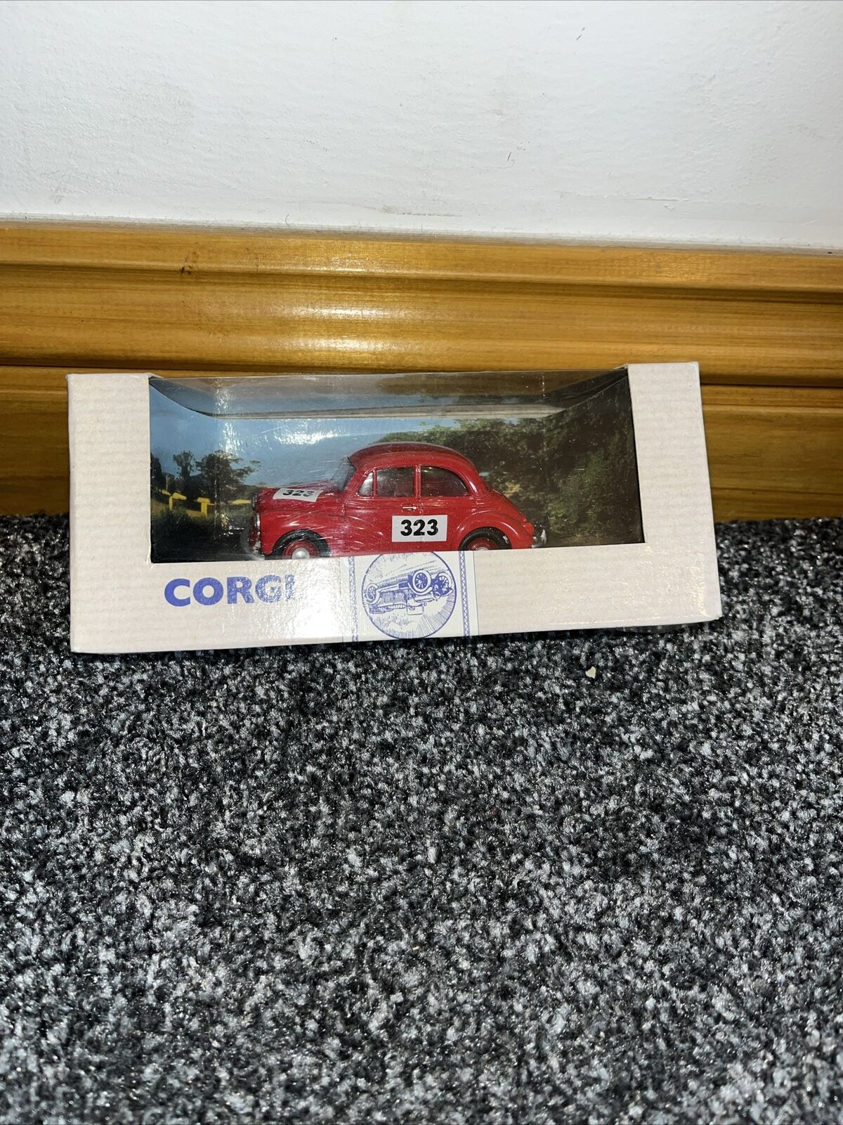 New Corgi Classic Vehicles 1:43 96746 Morris Minor Saloon Red Rally Collectors