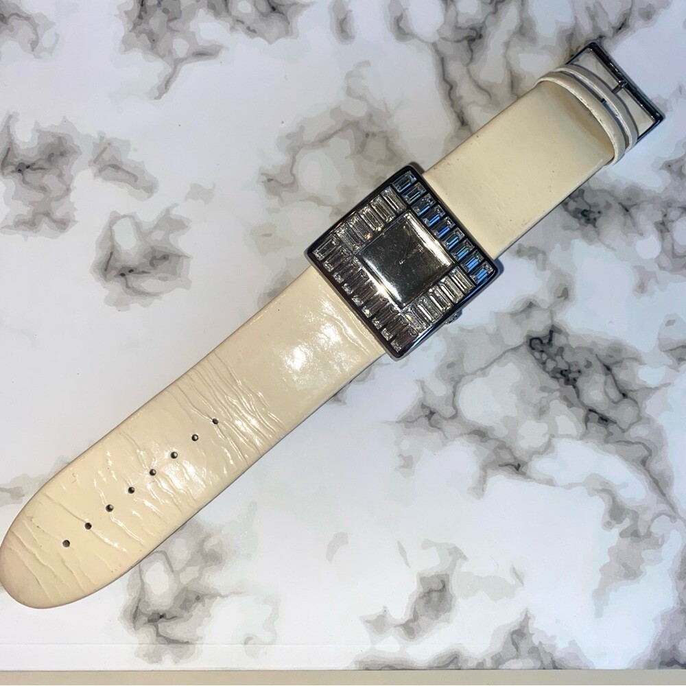 Vintage Guess Genuine Patent Leather Crystal Baguette Watch Vintage Guess 1995 Ladies Quartz Brown Leather Designer 34mm  main image 4