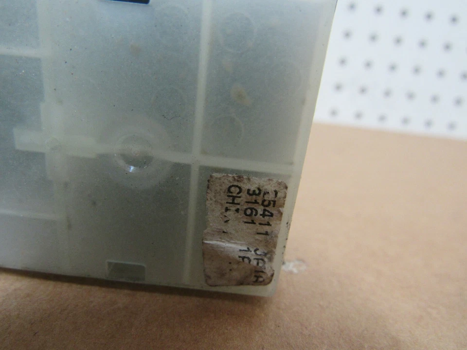 07 08 09 10 11 12 13 14 15 16 17 18NISSAN NV1500 NV2500 NV3500 INTERRUPTOR VENTANA OEM Foto 3 de 3